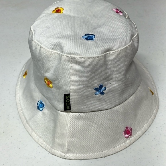 Bucket Hat White with Embroidered Flowers - Picture 2 of 11